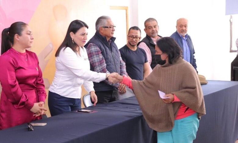 Ver más información del Gobierno Síguenos en: Facebook/NoticiasEnSintesis Twitter@NsintesisMich