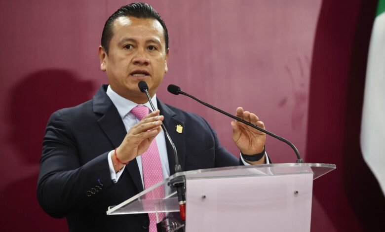 Ver más información del Gobierno Síguenos en: Facebook/NoticiasEnSintesis Twitter@NsintesisMich