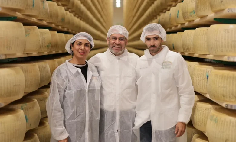 Bedolla, productores de queso Cotija y Parmigiano Reggiano forjan alianza en Italia
