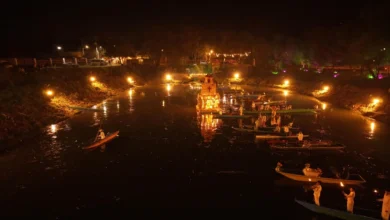 Cuándo y a qué hora ver el recorrido nocturno de canoas de Urandén