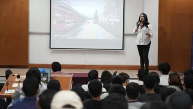 Gladyz Butanda socializa teleférico de Morelia con estudiantes universitarios