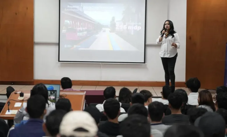 Gladyz Butanda socializa teleférico de Morelia con estudiantes universitarios