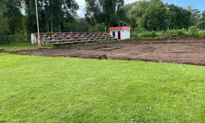 Gobierno estatal construye canchas de fútbol en 40 municipios