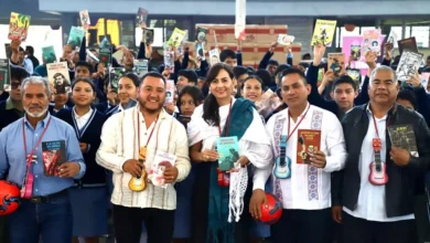 La SEE entrega tenis y libros para beneficio de 4 mil estudiantes