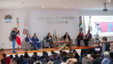 La contralora del Estado, Azucena Marín, dio conferencia a estudiantes y personal de la Facultad de Economía