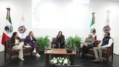 La titular de Seimujer impartió una conferencia en la UMSNH