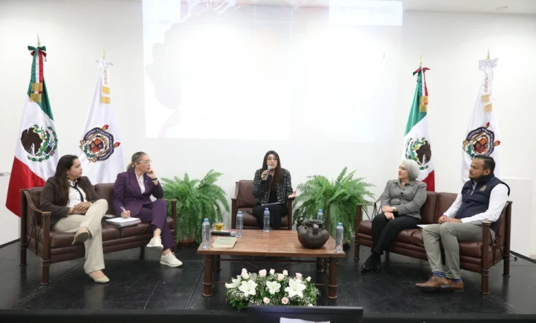 La titular de Seimujer impartió una conferencia en la UMSNH