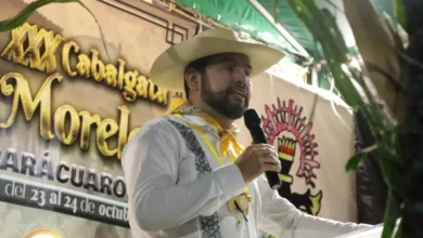 Octavio Ocampo participa en la recepción de la Trigésima Cabalgata "Morelos" en Carácuaro
