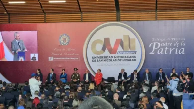 Ovacionan al gobernador Ramírez Bedolla por apoyo a la UMSNH