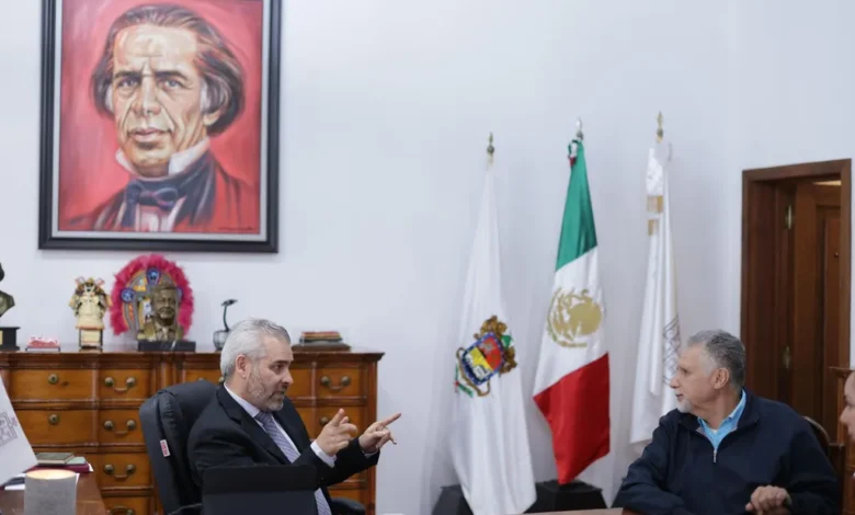 Revisan Bedolla y Sedatu plan de vivienda para Michoacán