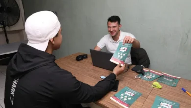 Tramitan la tarjeta IMSS Bienestar en el módulo ubicado en la UMSNH