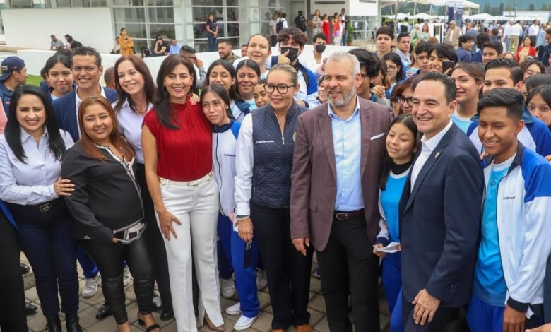 Ver más información del Gobierno Síguenos en: Facebook/NoticiasEnSintesis Twitter@NsintesisMich