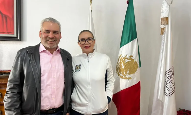 Ver más información del Gobierno Síguenos en: Facebook/NoticiasEnSintesis Twitter@NsintesisMich