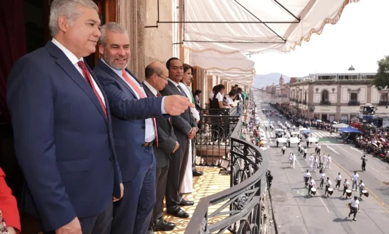 Asiste Bedolla al desfile por el 114 Aniversario del Inicio de la Revolución Mexicana