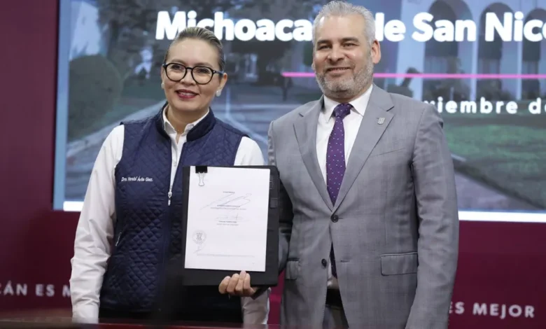 Bedolla firmó la iniciativa de reforma constitucional para la UMSNH
