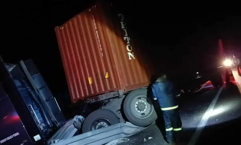 Chocó tráiler en la Pátzcuaro-Cuitzeo