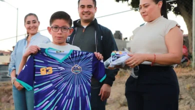 El DIF Morelia entrega uniformes a niños de las escuelas de fútbol ‘Estrellas del Mañana’
