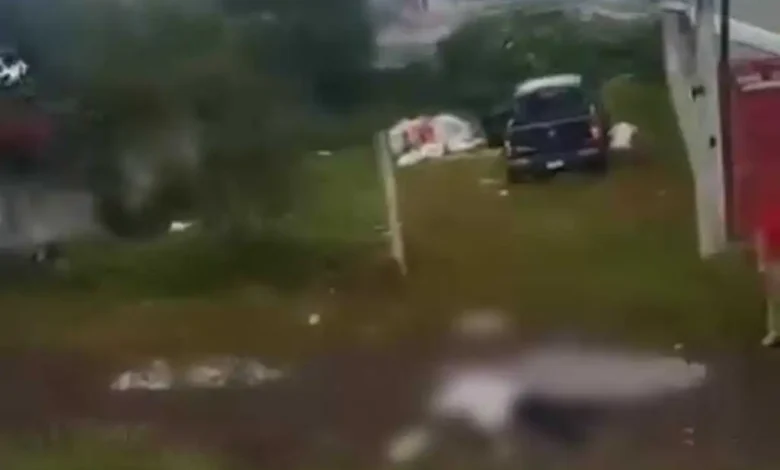 Un muerto y una herida por volcadura en Uruapan