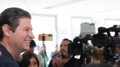 Urge Alfonso Martínez a detractores a ponerse a trabajar