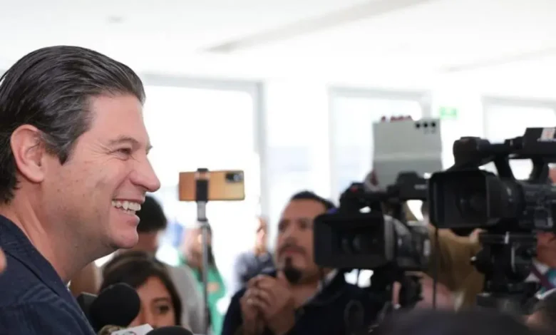Urge Alfonso Martínez a detractores a ponerse a trabajar