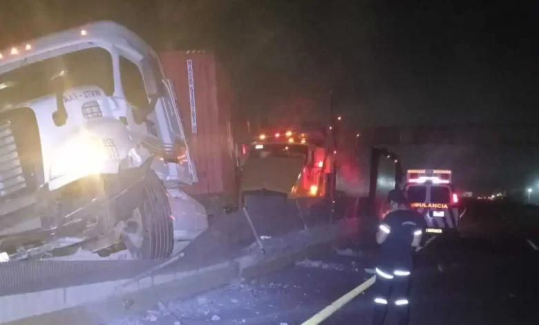 Chocaron dos trailers en la Siglo XXI