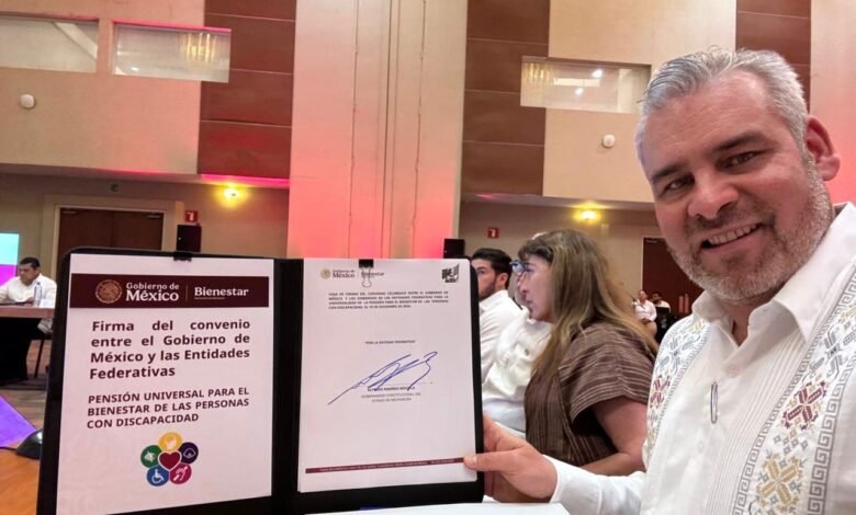 Firma Bedolla convenio para la Universalidad de la Pensión para el Bienestar de Personas con Discapacidad