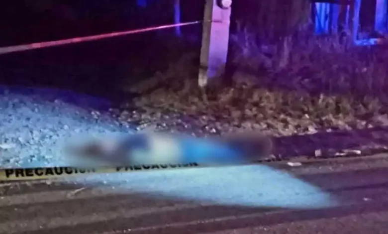 Hallan cadáver en una carretera de Ocampo