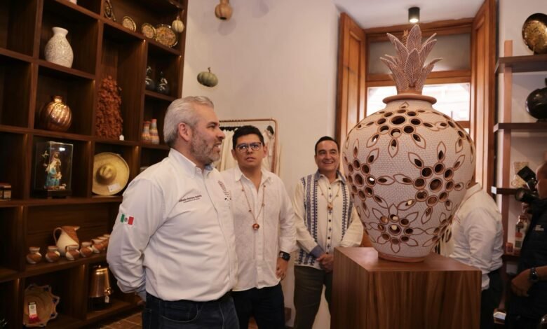 Ver más información del Gobierno Síguenos en: Facebook/NoticiasEnSintesis Twitter@NsintesisMich