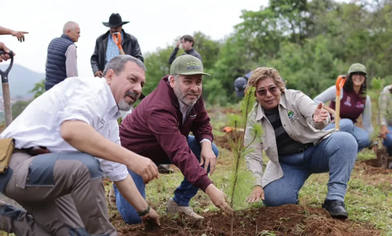 Ver más información del Gobierno Síguenos en: Facebook/NoticiasEnSintesis Twitter@NsintesisMich