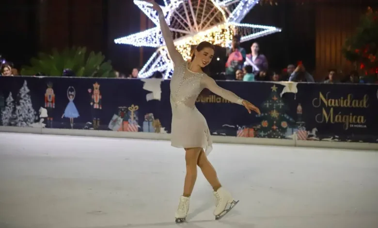 Andrea Astráin, patinadora profesional, dio exhibición de clausura de la Pista de Hielo