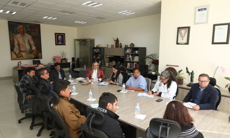 La titular de la UMSNH se reúne con integrantes de Concejo Mayor de Gobierno de Cherán