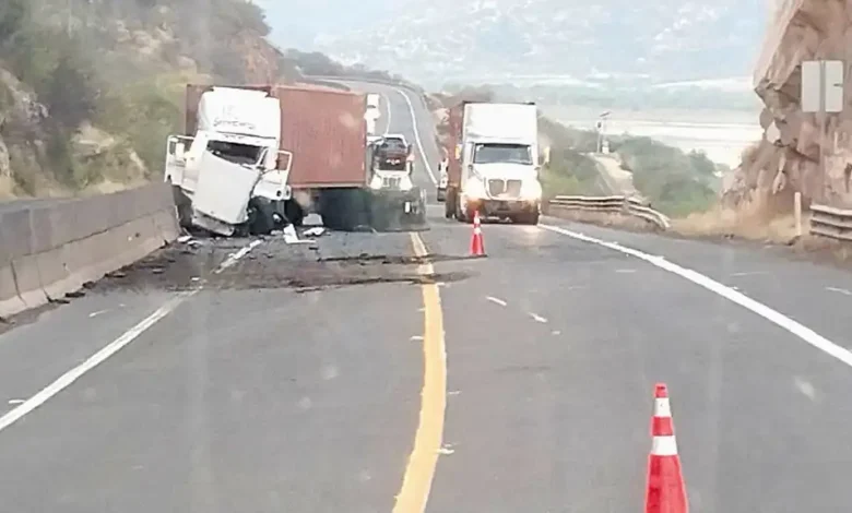 Rollo de acero causó accidente en la autopista Siglo XXI