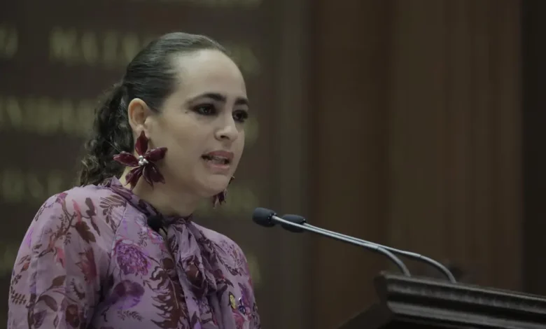 Ver más información del Congreso Síguenos en: Facebook/NoticiasEnSintesis Twitter@NsintesisMich